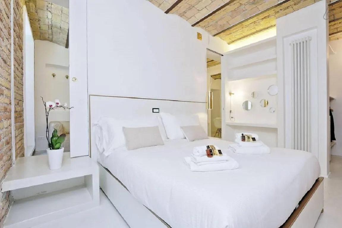 Ych-Charming Flat Near Colosseum Řím Apartmán