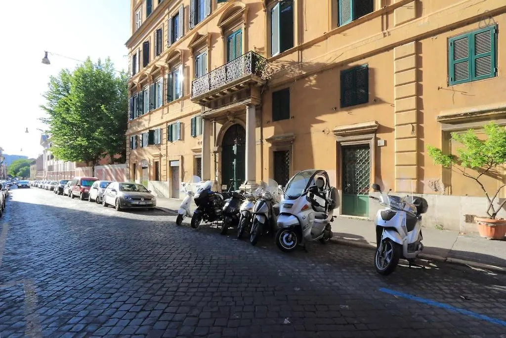 Ych-Charming Flat Near Colosseum Rome