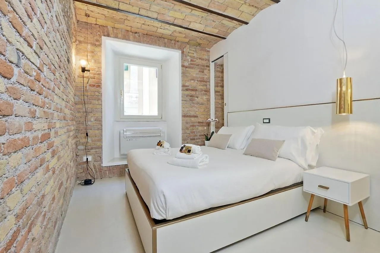Apartment Ych-Charming Flat Near Colosseum Rome
