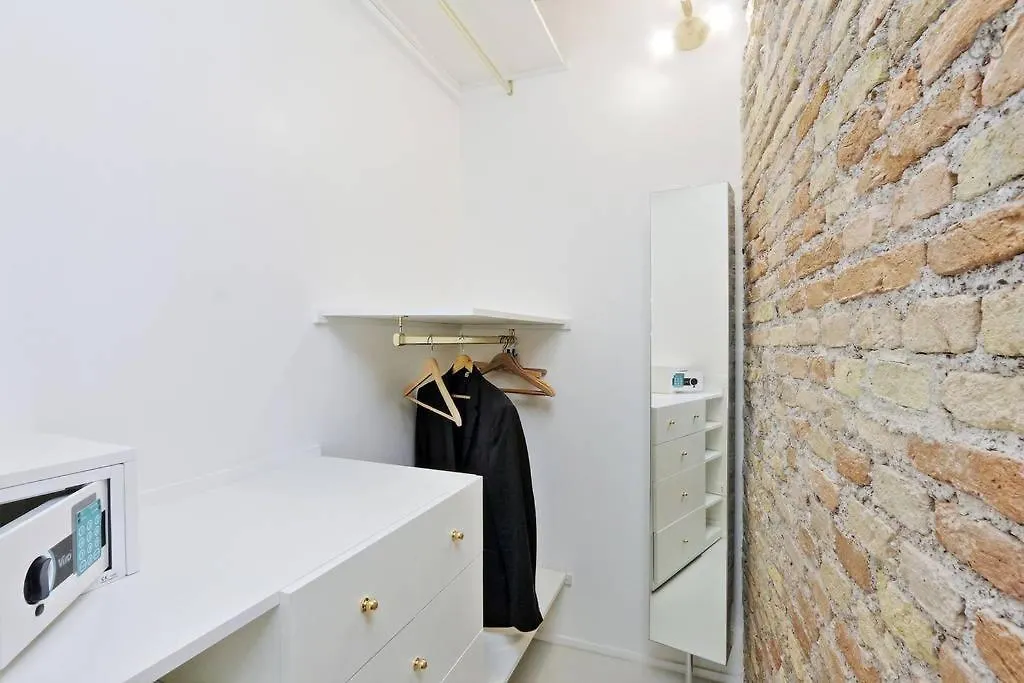 Ych-Charming Flat Near Colosseum Rome